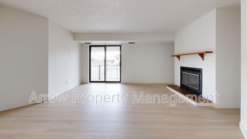 Bismarck House: 205 E Arbor-307G