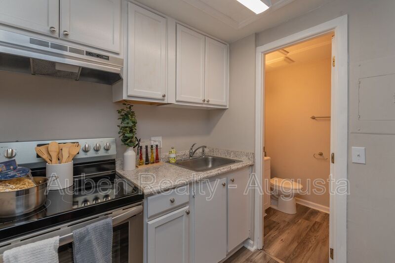 Request a Viewing for 1850 Apple Valley Drive 107, Apt. 107 Tenant