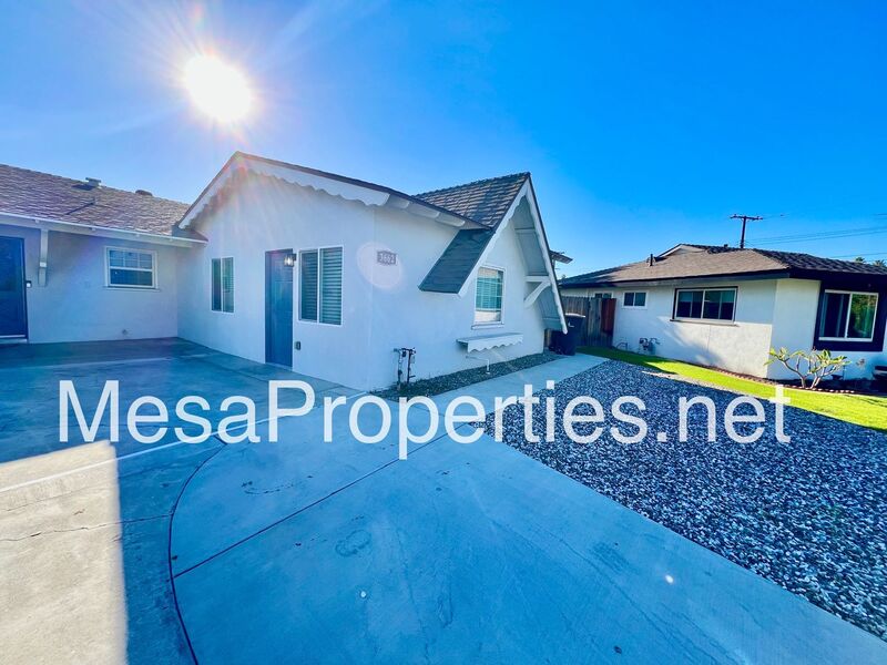 Riverside House: 3662 Chateau Court