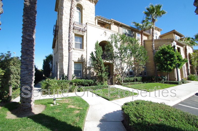 Camarillo Condo: 208 Riverdale Court