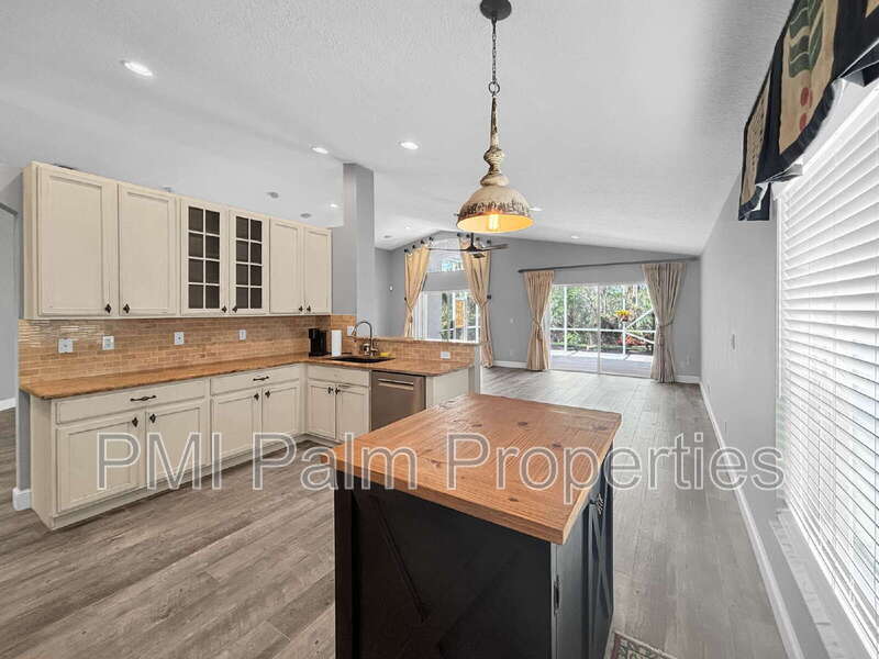 Stuart House: 829 SE Westminster Pl