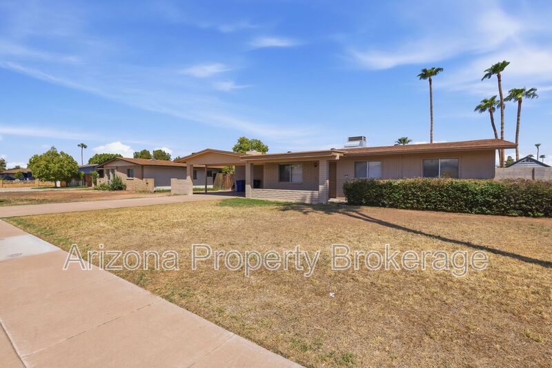 Mesa House: 2106 E Evergreen St