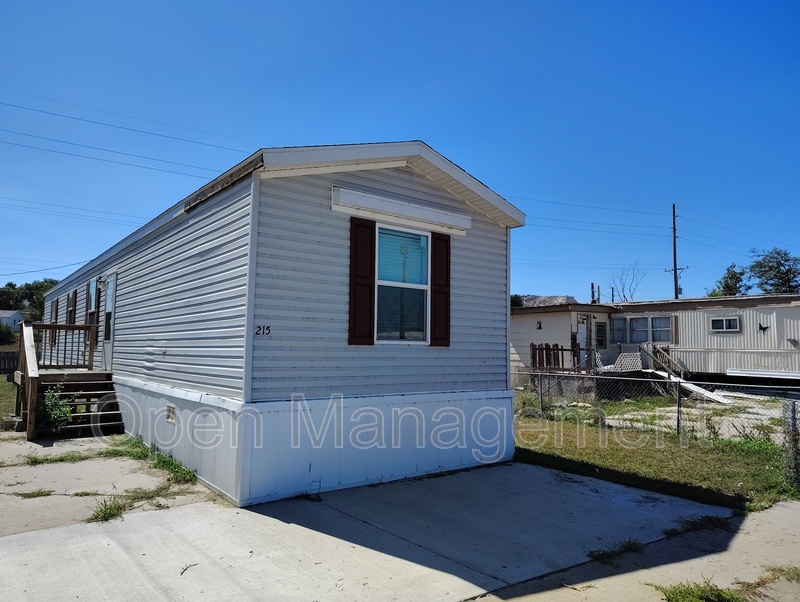 Gering House: 215 Hazeldeane Dr