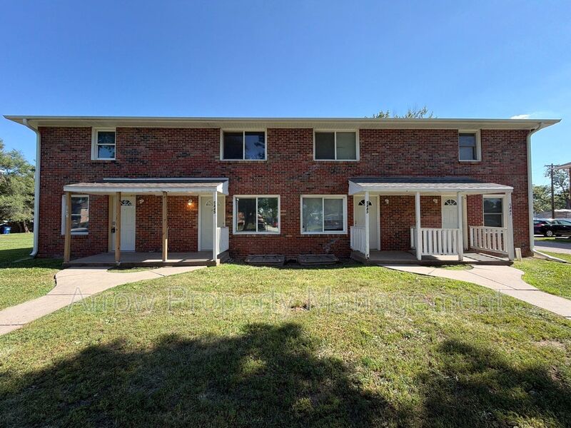 Lincoln Condo: 5447 Benton Street