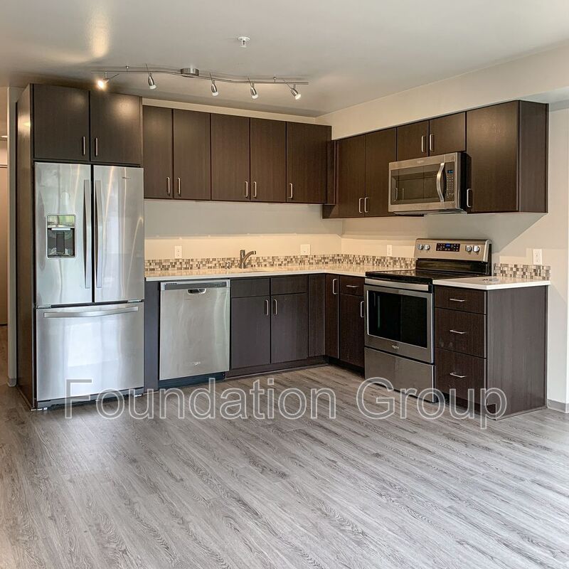 Seattle House: 2400 E Boston St
