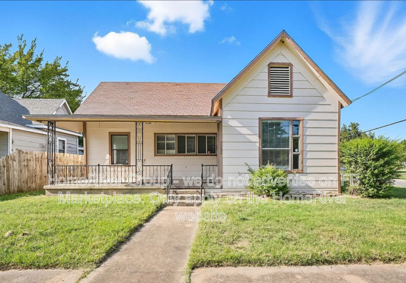 Sherman House: 1025 E Chaffin St