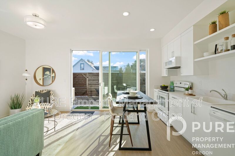 Portland Townhome: 3736 NE Liberty Terrance