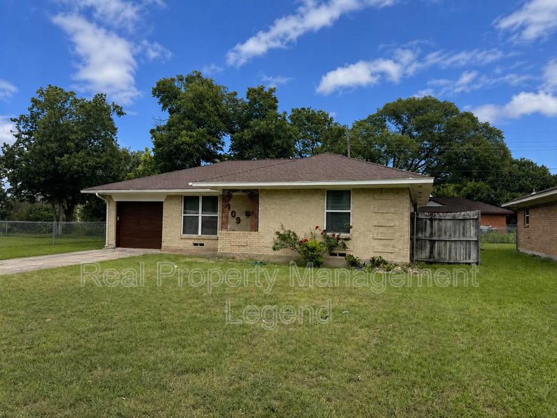 Richardson House: 409 LaSalle Drive