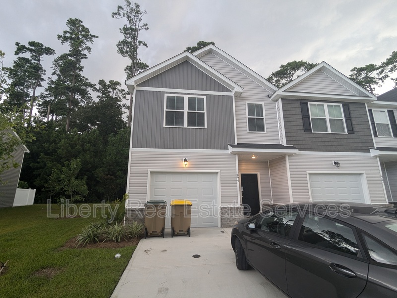 Pooler House: 494 Governor Treutlen Cir