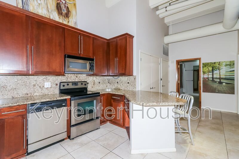 Houston House: 705 Main Street