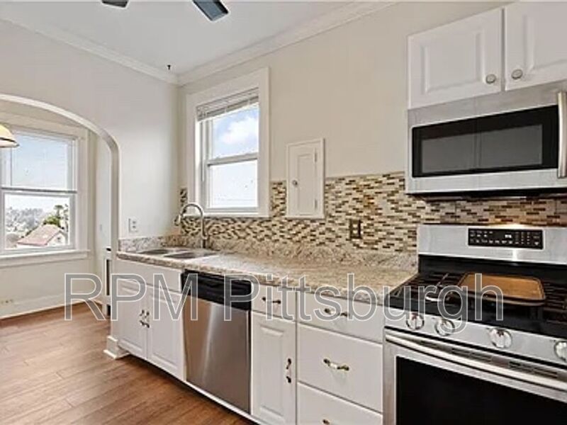 Pittsburgh House: 239 The Blvd