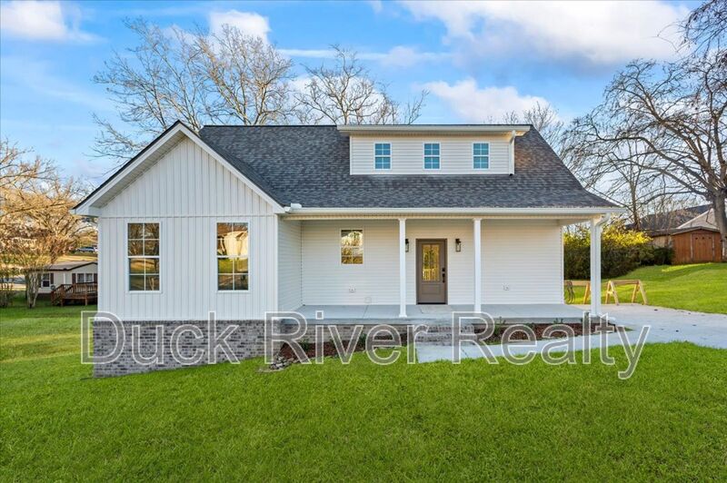 Colubmia House: 119 Westover Dr