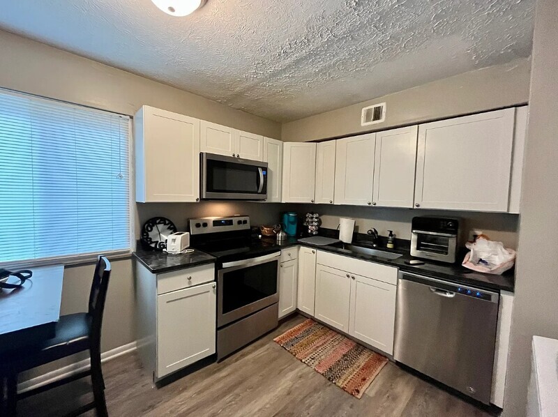 Columbus Condo: 1235 Summit St.