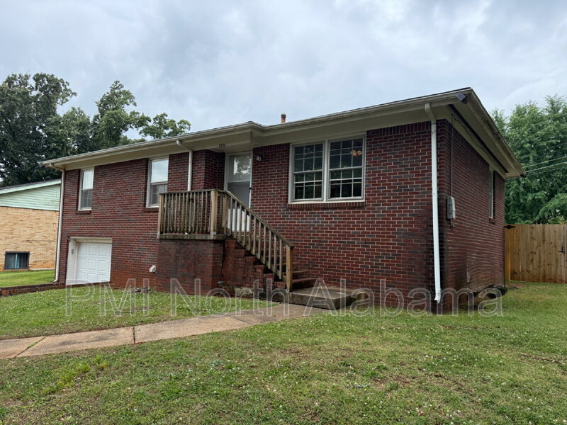 Huntsville House: 3206 Bayless Drive Southwest