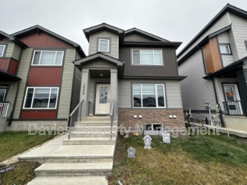 Leduc House: 1000 Berg Place - Main