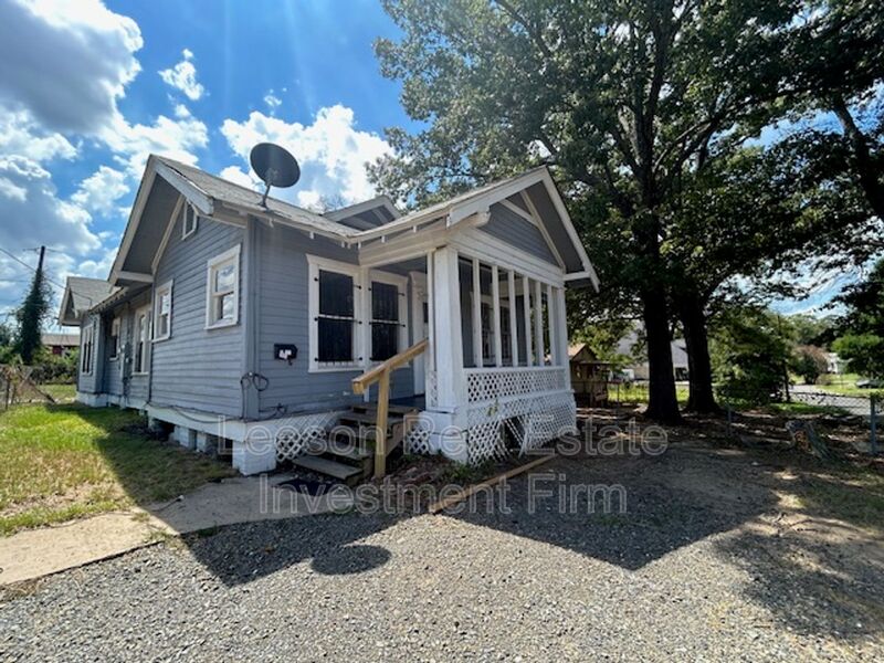 Shreveport House: 2803 Fredrick St