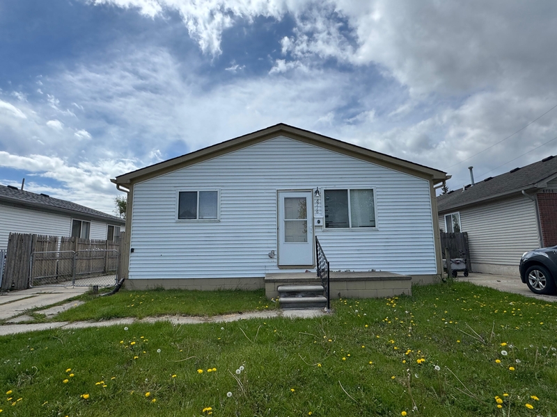 Warren House: 8716 Timken Avenue