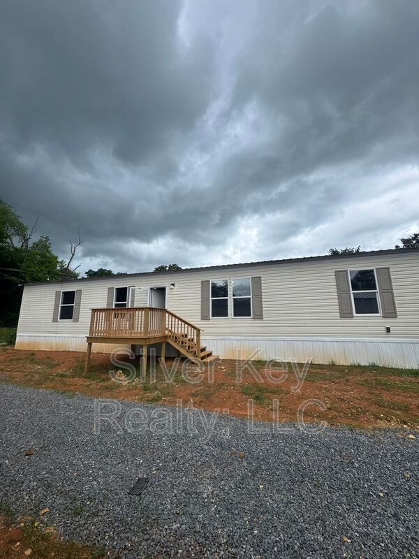 Athens House: 3000 Highway 11 S.