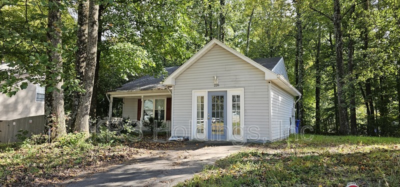 Suffolk House: 226 Locust St.