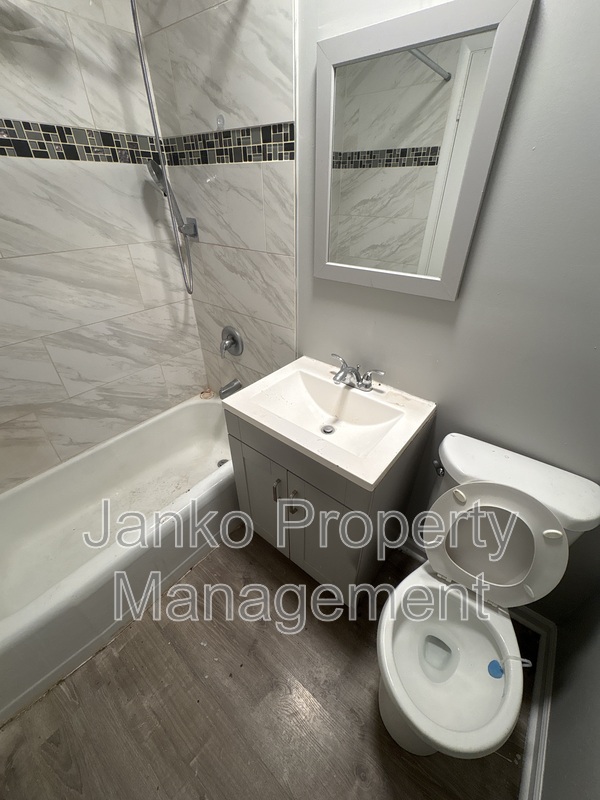 South Chicago Heights Condo: 3353 Commercial Ave