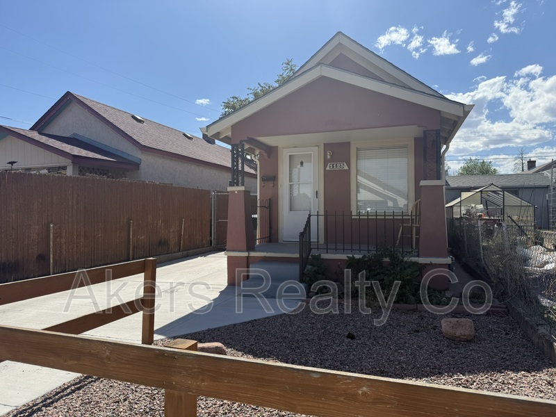 Pueblo House: 1125 Mahren Ave