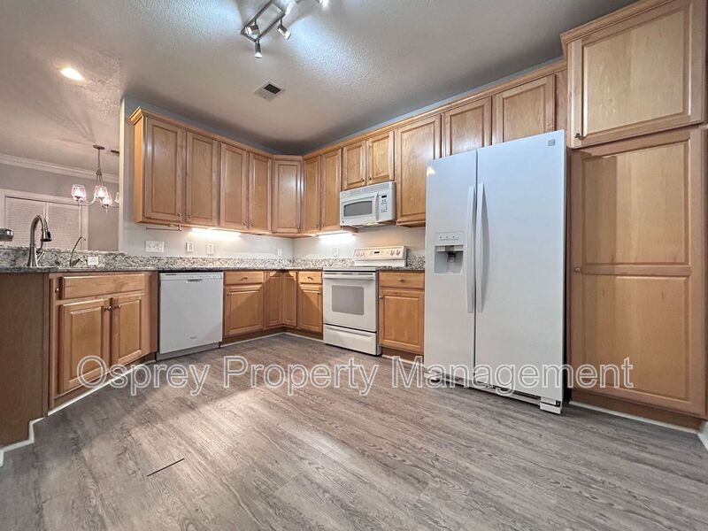 Gated community on the bay side of Shore Dr! "ASK ABOUT OUR ZERO DEPOSIT" - Photo 4