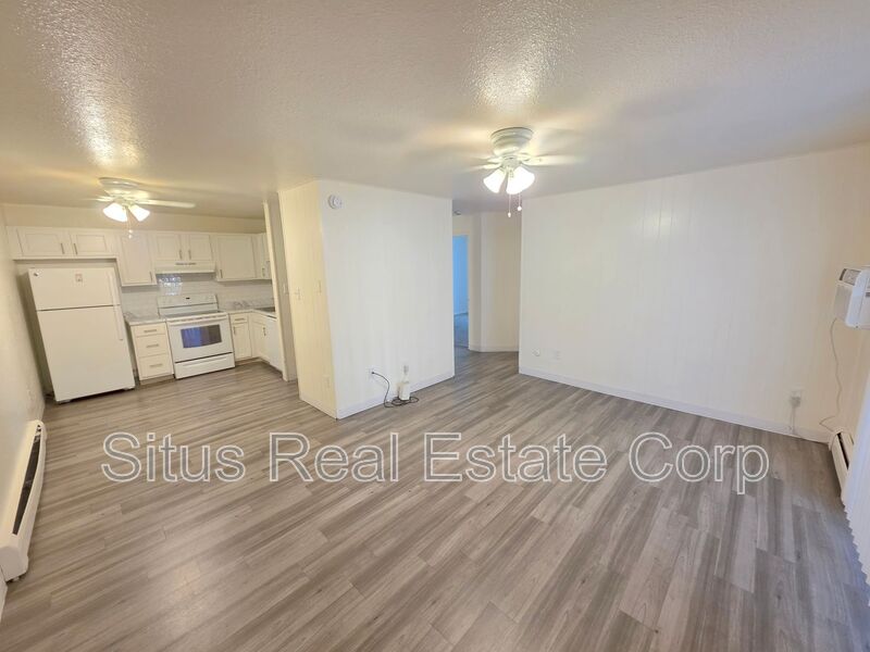 Lakewood House: 1330 Zephyr St.