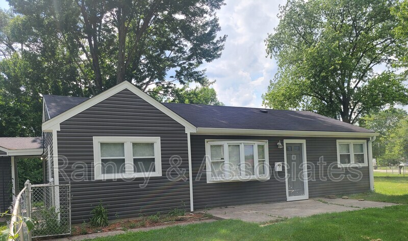 Louisville House: 7000 John Adams Way