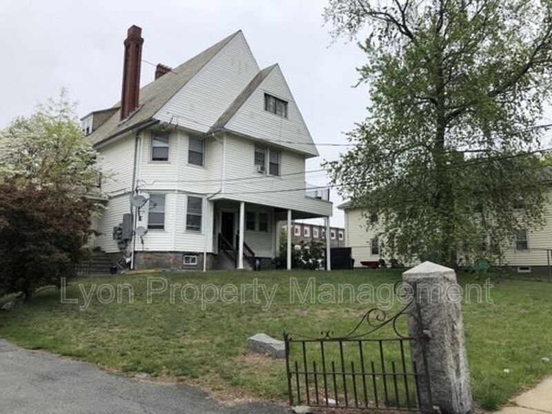 Pawtucket Condo: 115 Trenton St