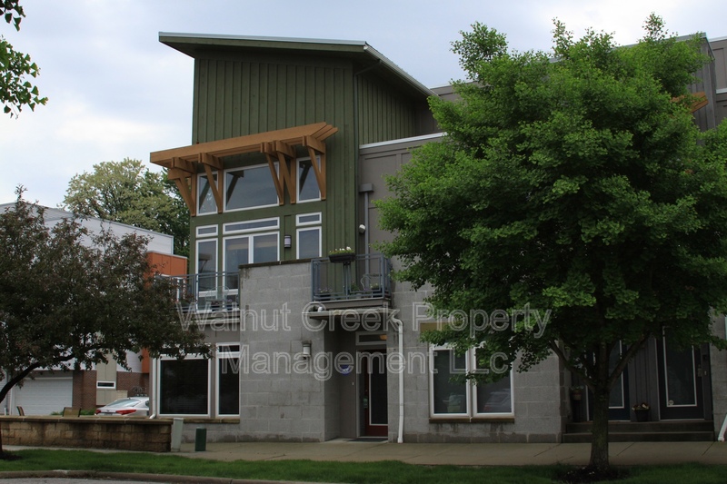 Cleveland House: 7405 Battery Park Blvd