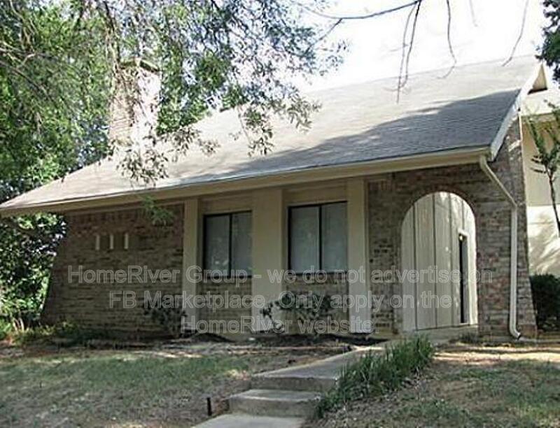 Lewisville House: 802 Mockingbird Cir