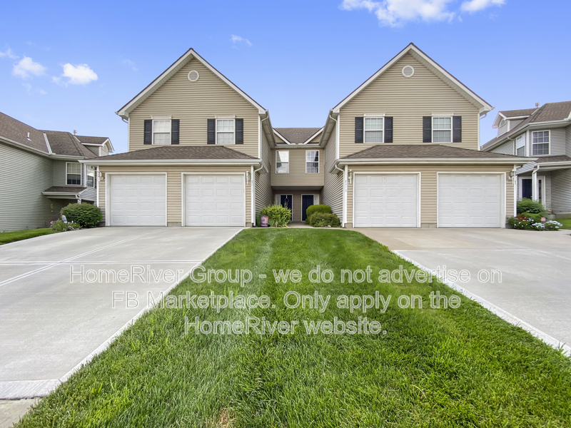 Kansas City Townhome: 8010 N Elmwood Ave