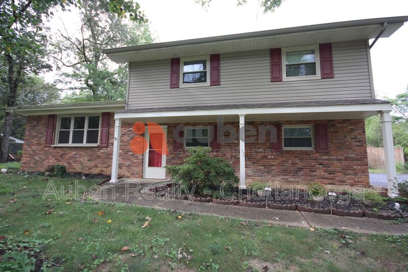 Hixson House: 809 Gloria Lane