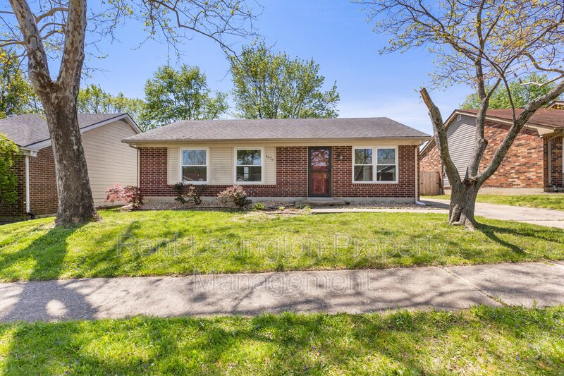 Lexington House: 1576 Springfield Drive