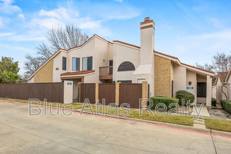 Irving House: 559 Ranch Trail