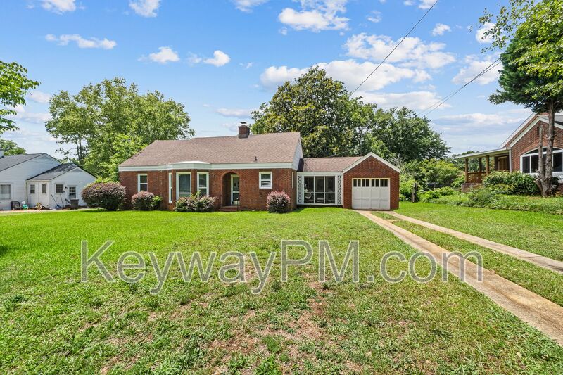 AUGUSTA House: 2334 Redwood Drive