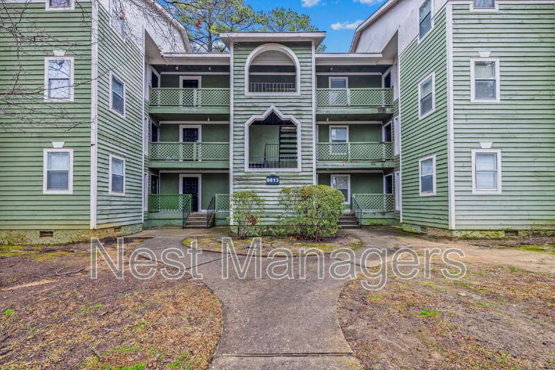 Fayetteville House: 6813 Willowbrook Dr