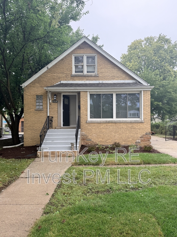Oak Lawn House: 4328 West 109th Street