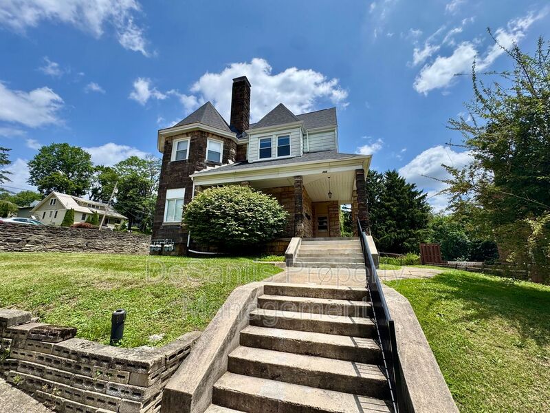 Cheswick Condo: 212 North Highland Avenue