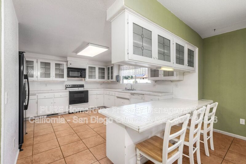Escondido House: 2135 E El Norte Pkwy