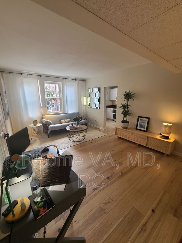 Arlington Condo: 1909 Key Blvd