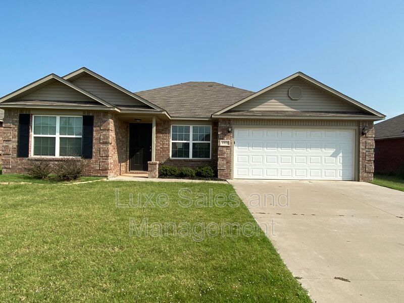 Mustang House: 1925 W Autumn Way