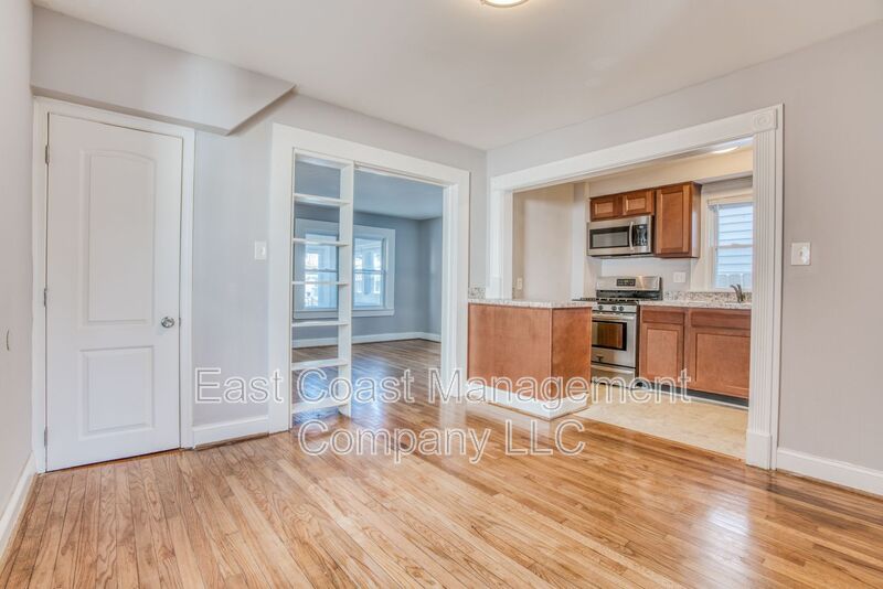 Dundalk House: 214 Center St