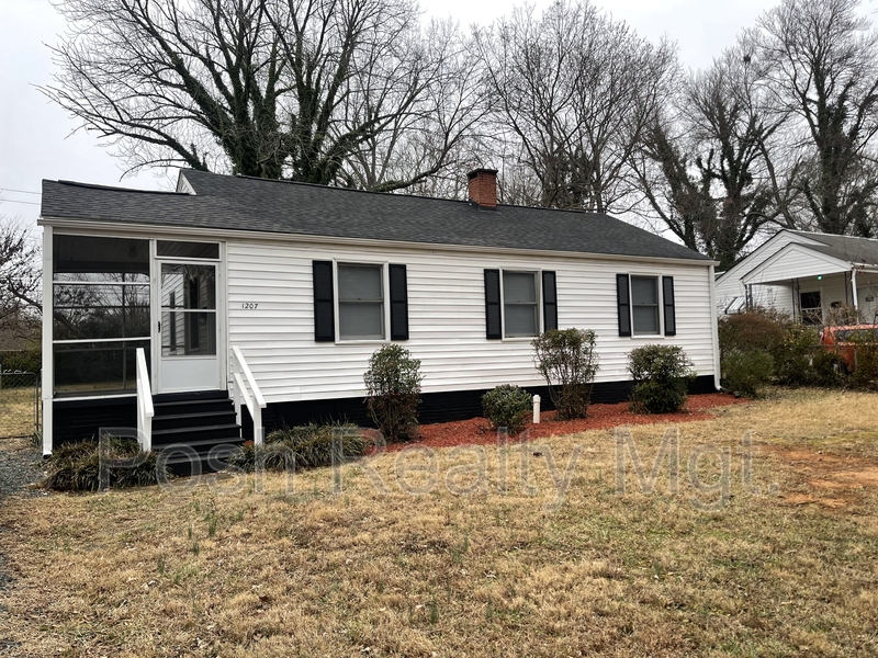 Greensboro House: 1207 North Elam Avenue