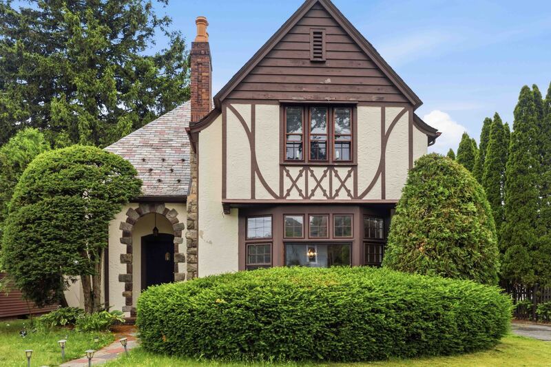 Dover House: 10 N Elk Ave