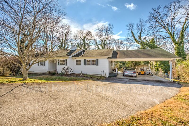 Oak Ridge House: 109 Norris Lane