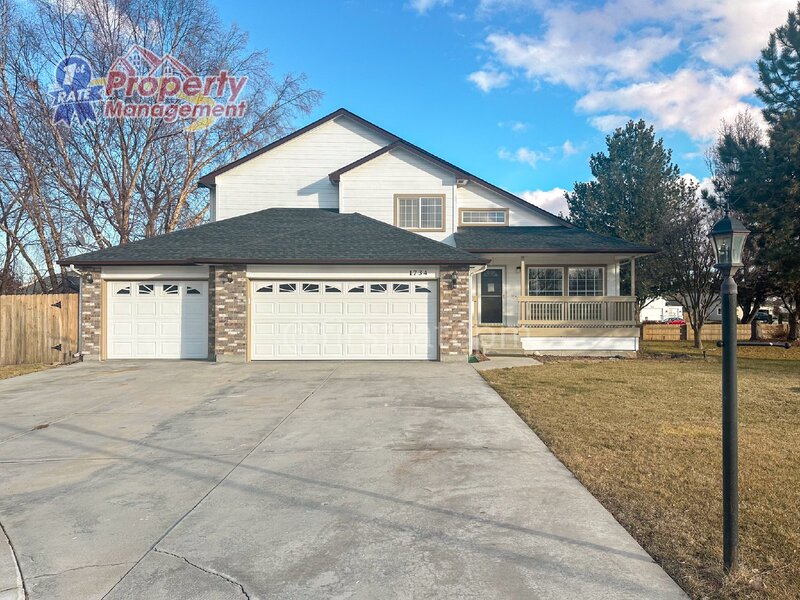 Meridian House: 1734 E Summerridge Dr