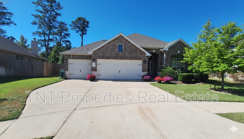 Conroe House: 14149 Isle Royal Lane