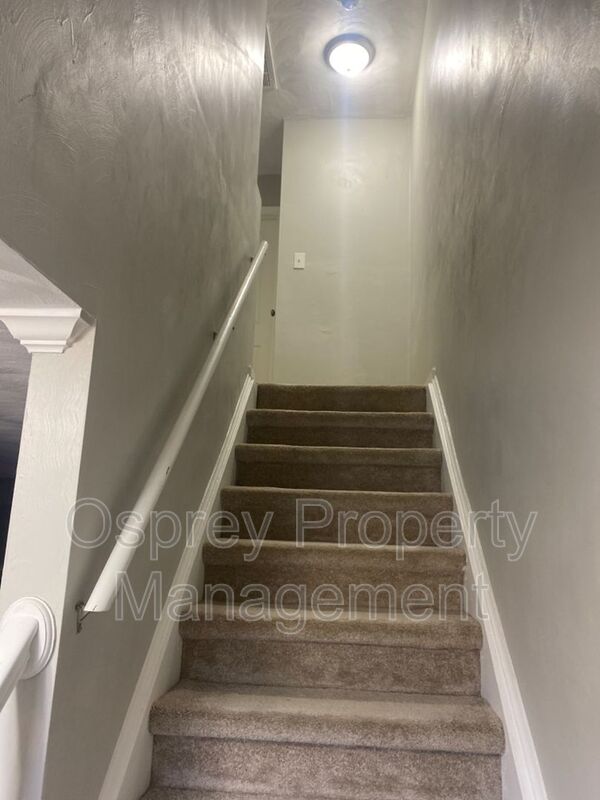 BEAUTIFUL UPDATED 2 BEDROOM TOWNHOME IN GREAT NECK! RENT SPECIAL HALF-OFF IF MOVE IN BY 12/15!!! - Photo 7