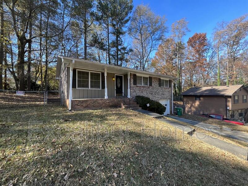 Stone Mountain House: 828 Sheppard Way
